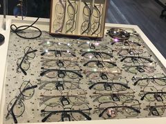 -宏宇眼镜蔡司依视路折扣店(兆佳眼镜城店)