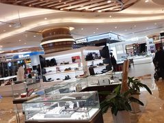 -王府井百货熙地港店