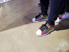 -阿迪达斯(武林银泰三叶草店)