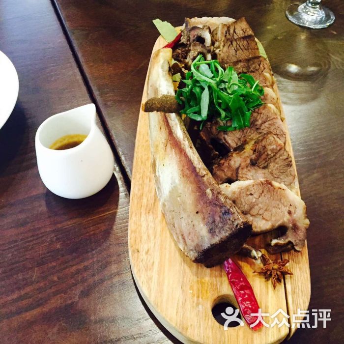 碳烤果木牛肋排