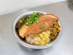 -梁阿婆廿年老牌扣肉糯米饭