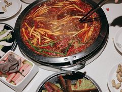 -茅草房·河畔园林火锅