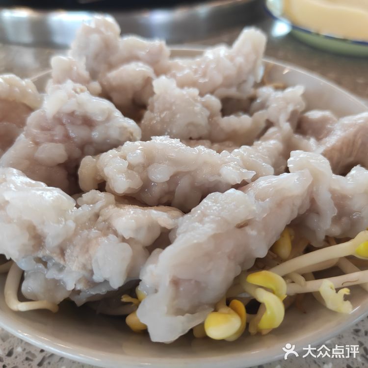 火锅的灵魂在于汤底，而这里的麻辣牛油火锅底料香气扑鼻