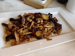 鸡枞菇炒腊味-南太湖山庄·四季轩&国风堂中餐厅