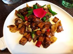 菌酱螺旋粉炒牛肉粒-有璟阁港式餐厅(金融街购物中心店)