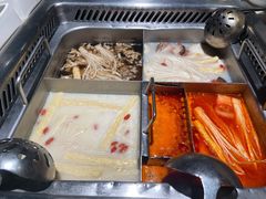 四拼锅-海底捞火锅鲜切牛肉主题店(长寿路店)