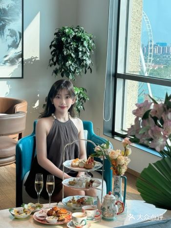 这次还是跟JOYYE卓艺联名的花园艺术主题下午茶