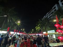 -海南大学南门小吃一条街