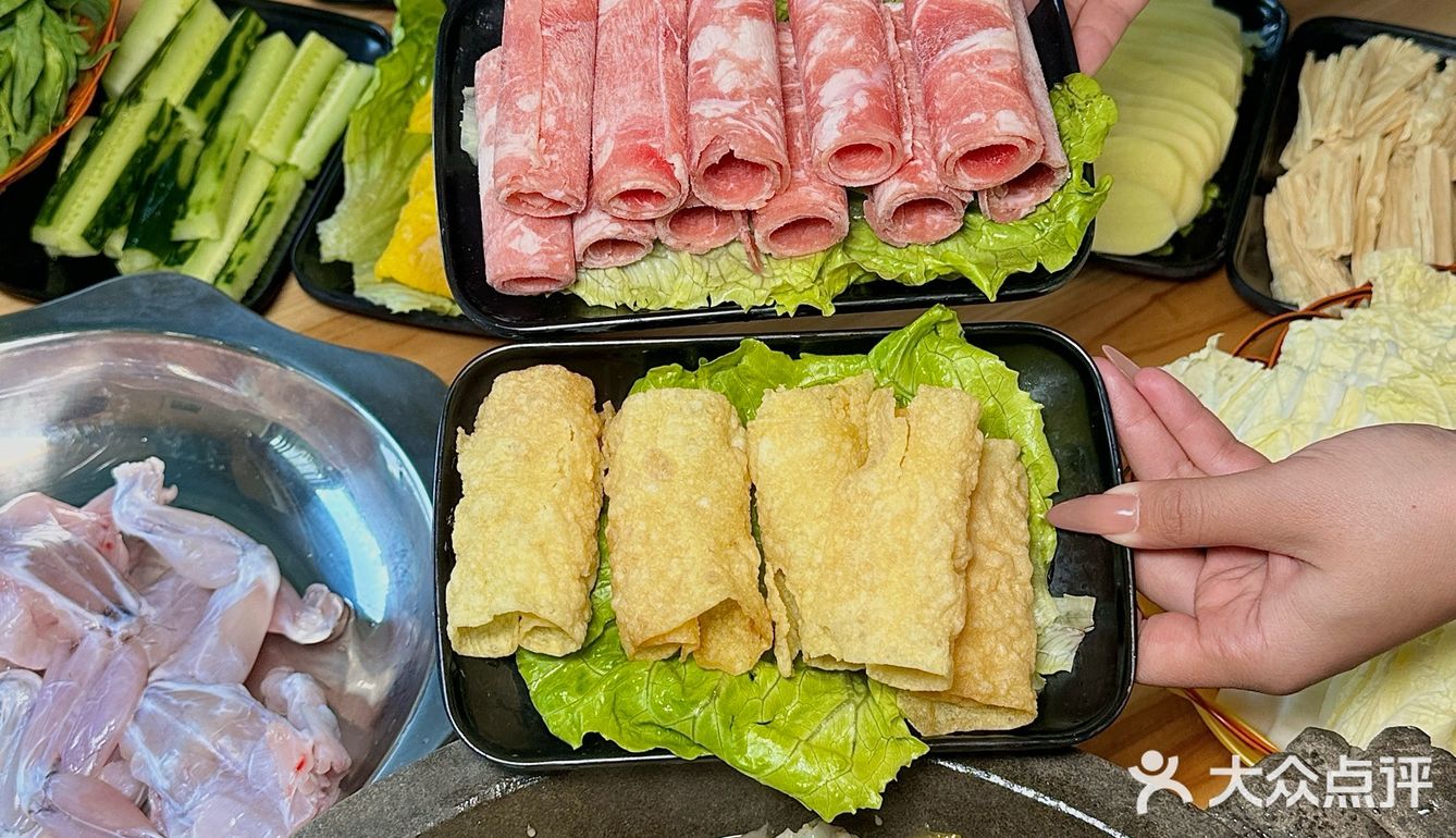 有没有人管啊！？！这家石锅鱼整这么大一只牛🐸蛙！
