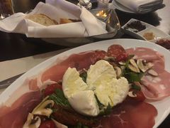 -卡佩罗意大利餐厅及酒吧Al Cappello Trattoria