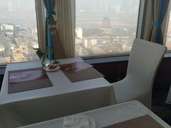 -东方豪景花园酒店·怡景旋转餐厅