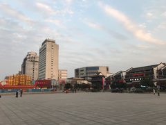 -巴陵广场