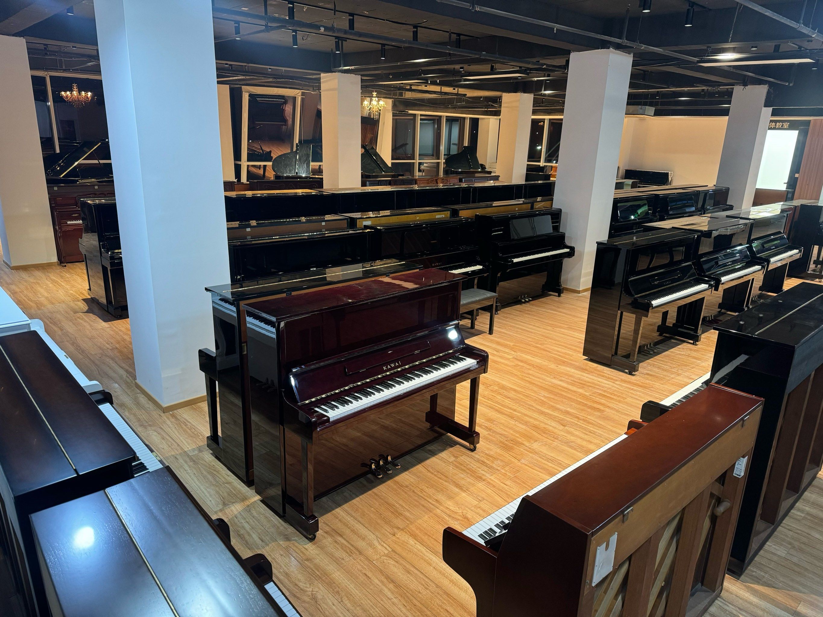 北京大型二手钢琴城～找到了,几百台可选
