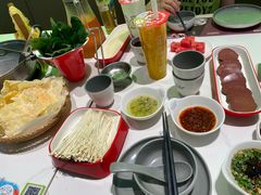-洪氏嗨捞·广东猪肚鸡·椰子鸡火锅(西咸万象城店)