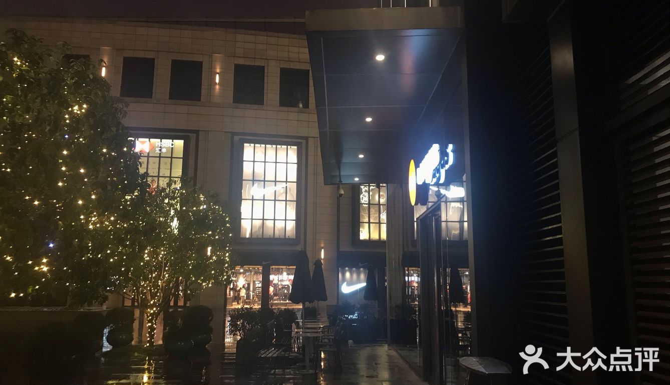 发展时间更加久吧，不过嘉里中心也是可以常去的