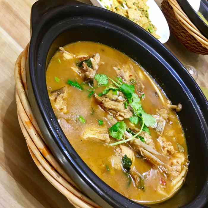 小渔村酒楼-"菜品味道还不错 尤其是特色菜 分量一般 .