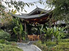 -腾冲洞山温泉村