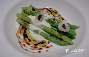 Garden Asparagus Salad with Scallop Crisp