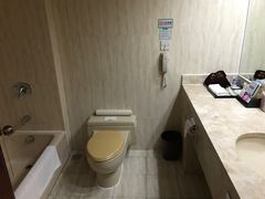 -燕山大酒店