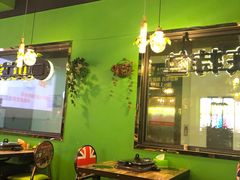 大堂-川渝窈妹纸包鱼·齐齐哈尔烤肉