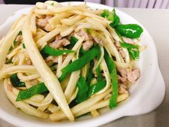 青椒茭白炒肉丝-扬州小吃(延安西路店)