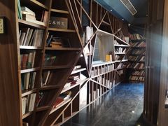 -钟书阁(松江泰晤士小镇店)