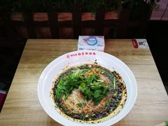 招牌牛肉米线-钟方模白家肥肠粉(春熙店)