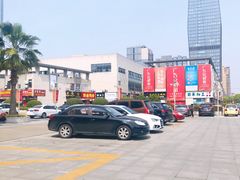 场地-百联南桥购物中心-停车场