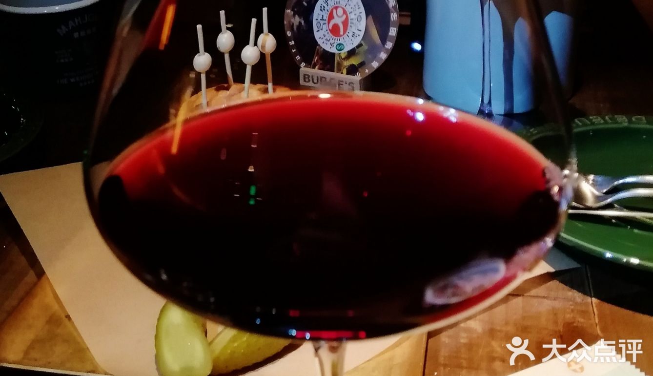 打卡新开业的小伯格酒馆 舒适温馨[拔草][礼花]