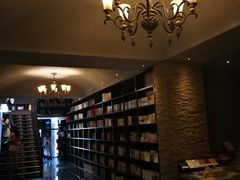 -钟书阁(松江泰晤士小镇店)