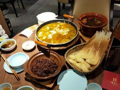 -有红鸡毛店·川菜(建设路店)