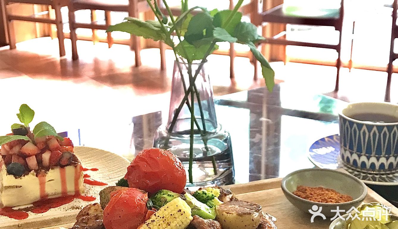 谁能想到  在这家西餐厅里看大头儿子！