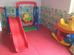 -贝贝乐婴儿游泳馆