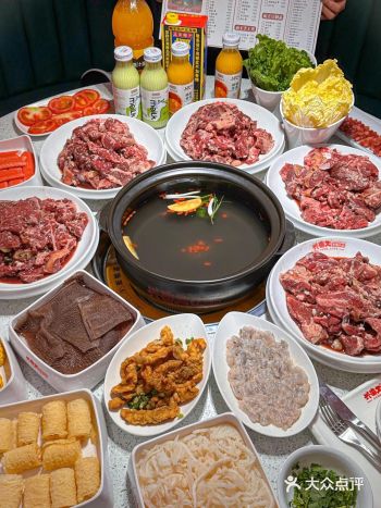 他们家的牛肉都是按斤称的,份量足足的,吃肉太爽啦!