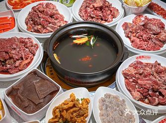 他们家的牛肉都是按斤称的，份量足足的，吃肉太爽啦！