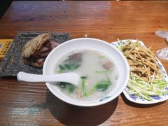 -老天桥酱肉烧饼夹肘子(天桥店)