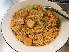 -马路牙子烧烤音乐酒馆(望京店)