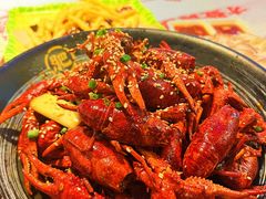-肥肥虾庄·金牌油焖大虾(汉街SKP店)