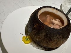椰子八宝鸡汤-闻见中国海南菜(K11店)