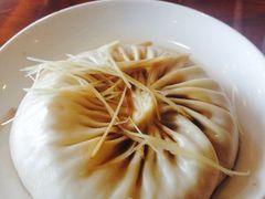 蟹黄汤包-鸿运酒楼