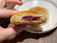 现烤鲜花饼-云海肴云南菜(浦江欢乐颂店)