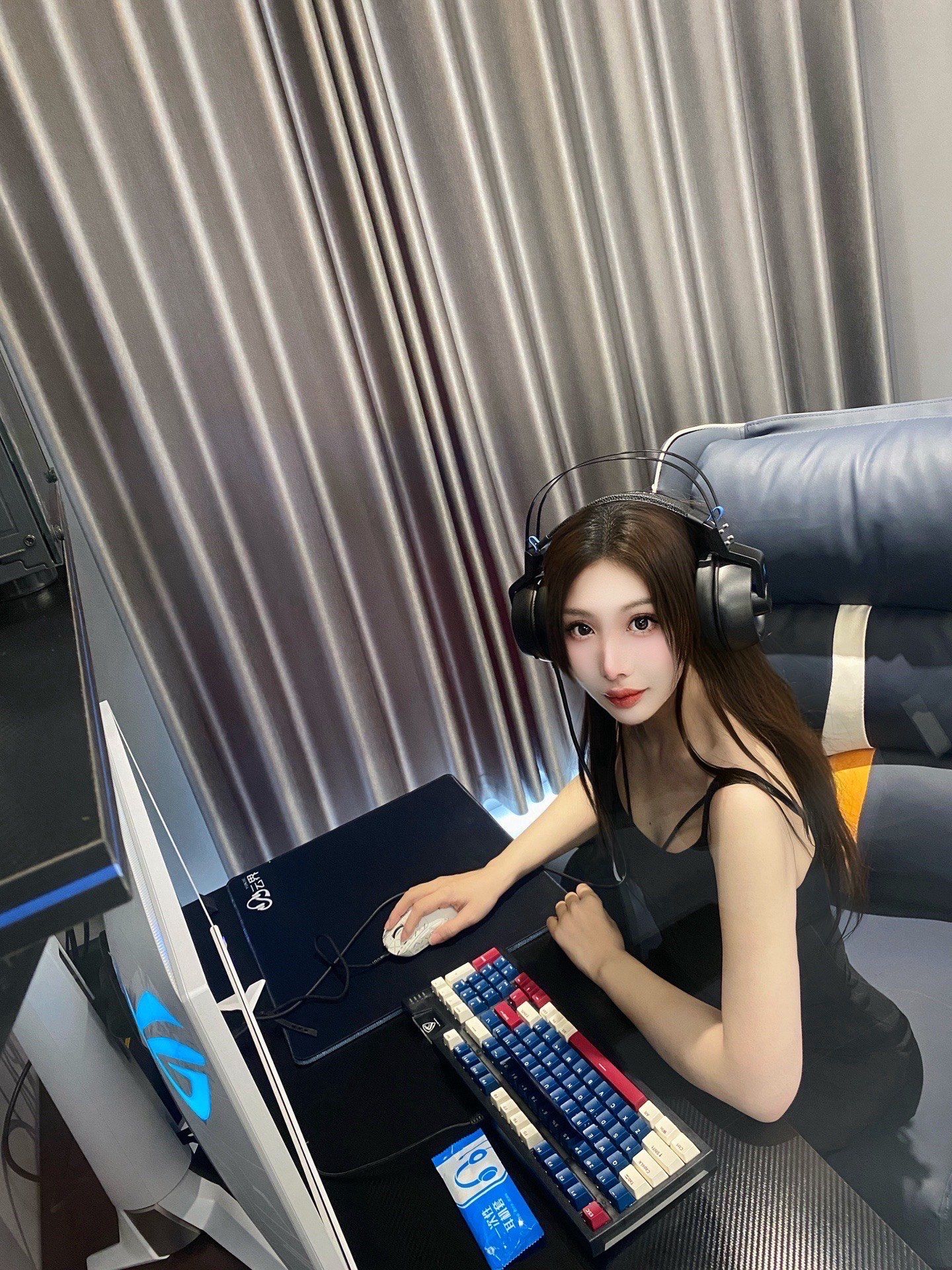 电竞女孩🎮 和我一起打游戏吗