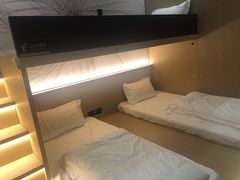 -稳电竞酒店(桥北泰冯路地铁站店)