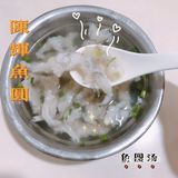 很容易走过了！店里可以看到各种餐品和价格，地道小吃都有