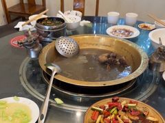 -周老三跷脚牛肉·全牛火锅(非遗传承店)