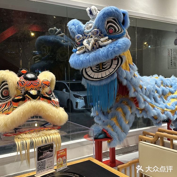 
提前过春节🥳🧨一边看舞狮一边吃年饭呀