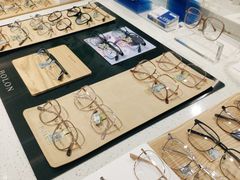 -视野联行眼镜·蔡司·尼康·豪雅·依视路(青浦宝龙店)