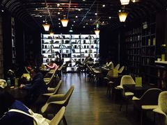 -钟书阁(松江泰晤士小镇店)