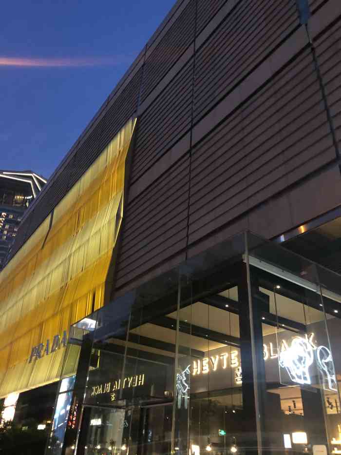 喜茶(万象城黑金店)-"去深圳前朋友的孩子推荐一定要喝杯喜茶,逛.