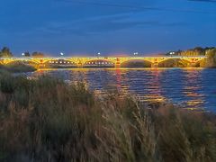 -布尔津河堤夜市